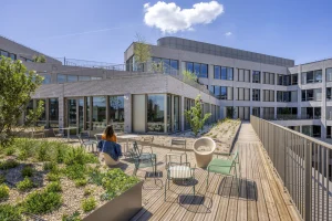 découvrez nos études de cas sur la rénovation durable, mettant en avant des projets exemplaires alliant écologie, efficacité énergétique et innovation.