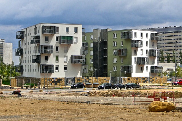 découvrez des solutions innovantes et écologiques pour la rénovation durable des logements urbains, alliant confort, économie d'énergie et respect de l'environnement.
